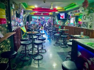 Trench Town Rasta Bar: ���� �� ������