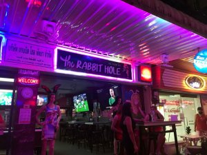 Rabbit Hole in Pattaya: ���� �� ������