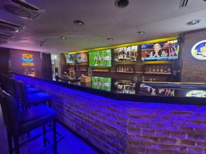 Witherspoons Sports bar and restaurant: ���� �� ������